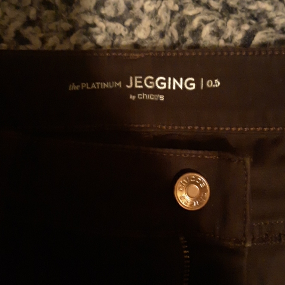 Chicos Jeggings with Chicos Top - Picture 3 of 5